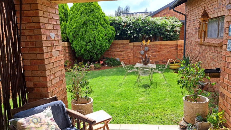 2 Bedroom Property for Sale in Noordheuwel Gauteng