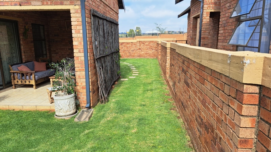 2 Bedroom Property for Sale in Noordheuwel Gauteng