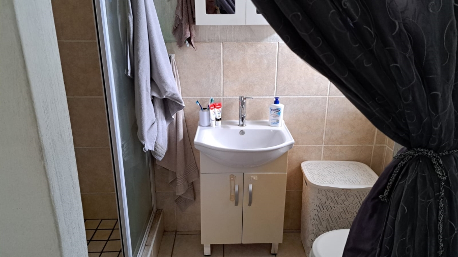 2 Bedroom Property for Sale in Noordheuwel Gauteng