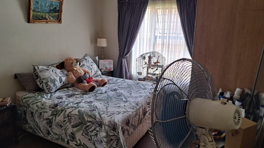 2 Bedroom Property for Sale in Noordheuwel Gauteng