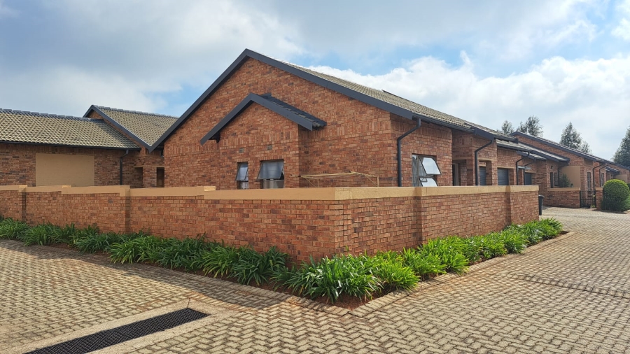 2 Bedroom Property for Sale in Noordheuwel Gauteng