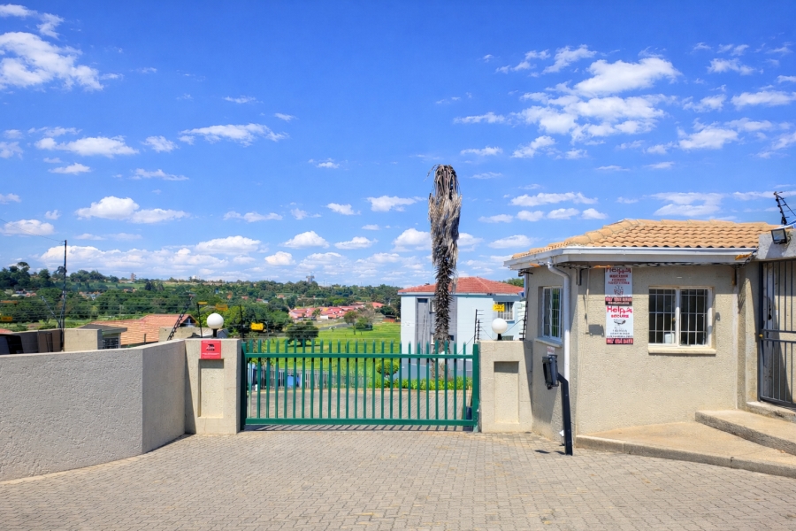 1 Bedroom Property for Sale in Discovery Gauteng