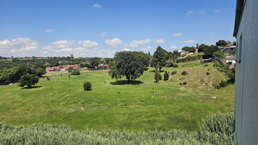 1 Bedroom Property for Sale in Discovery Gauteng