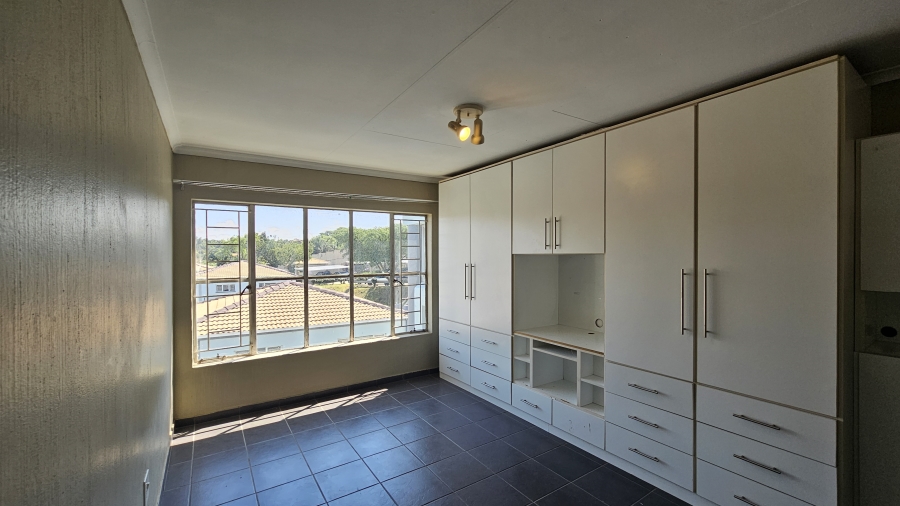 1 Bedroom Property for Sale in Discovery Gauteng