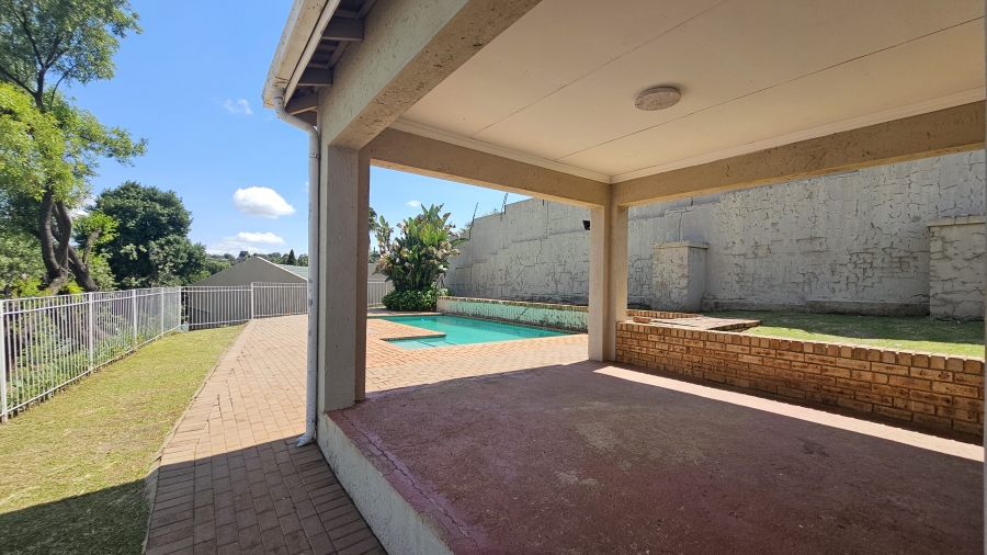 1 Bedroom Property for Sale in Discovery Gauteng