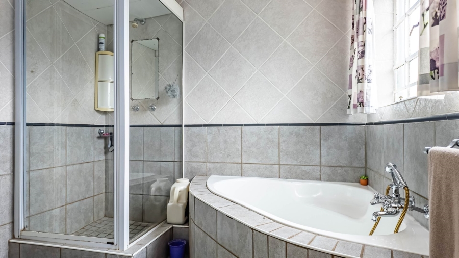 4 Bedroom Property for Sale in Bougainvillea Estate Gauteng