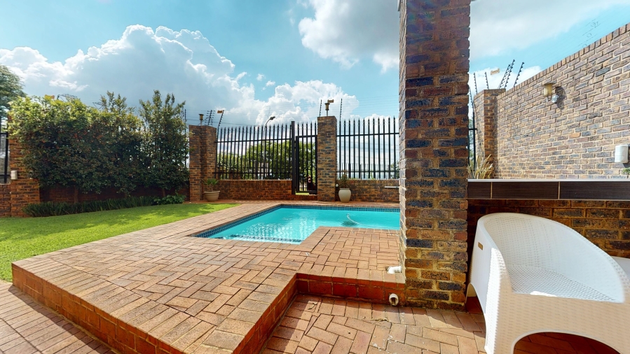 4 Bedroom Property for Sale in Dawnview Gauteng