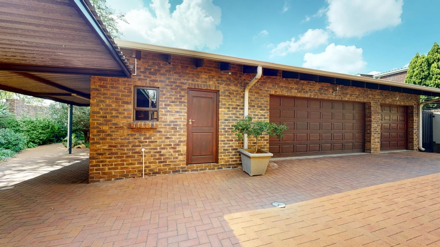 4 Bedroom Property for Sale in Dawnview Gauteng