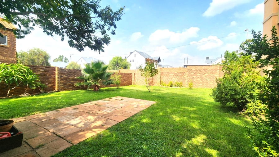 2 Bedroom Property for Sale in Equestria Gauteng