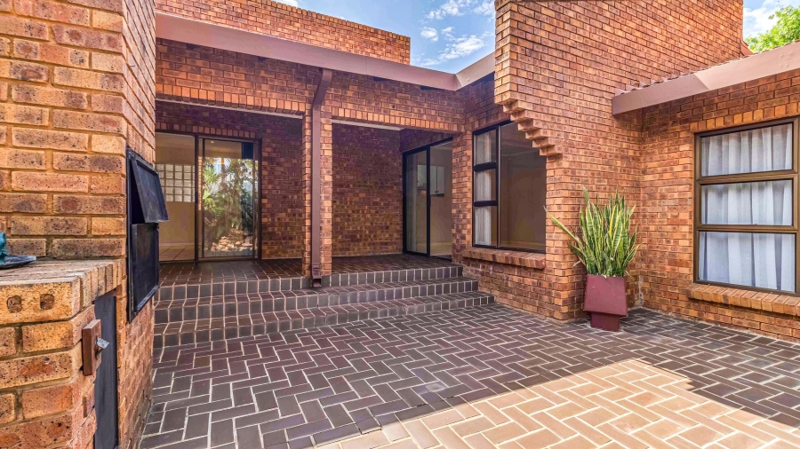 4 Bedroom Property for Sale in Marais Steyn Park Gauteng