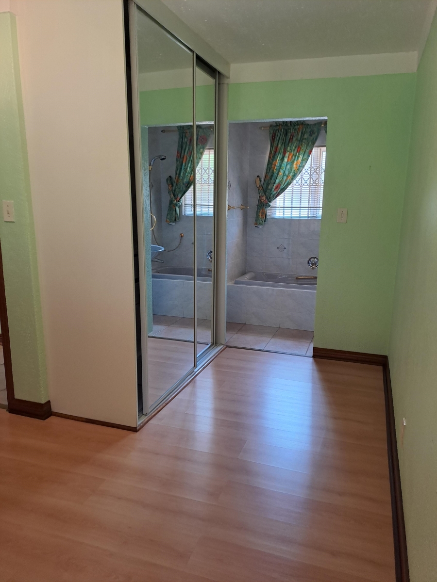 5 Bedroom Property for Sale in Sunward Park Gauteng