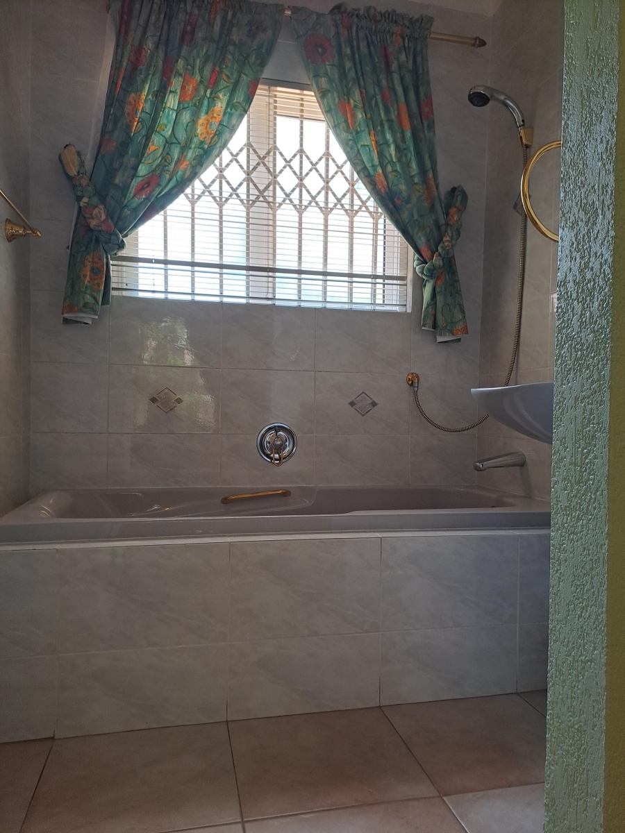 5 Bedroom Property for Sale in Sunward Park Gauteng