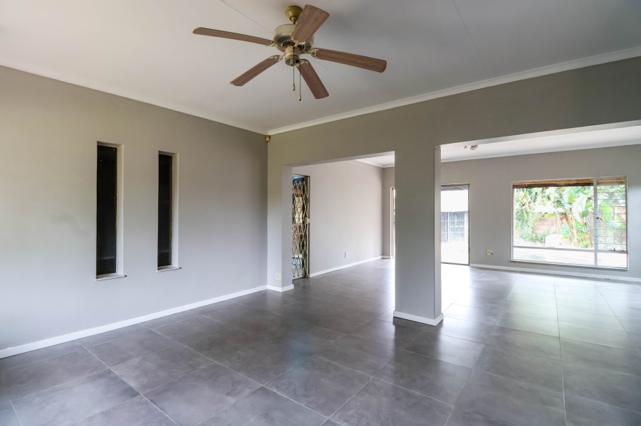 6 Bedroom Property for Sale in The Reeds Gauteng