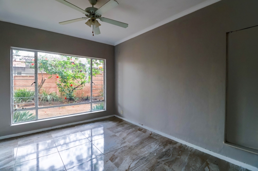 6 Bedroom Property for Sale in The Reeds Gauteng