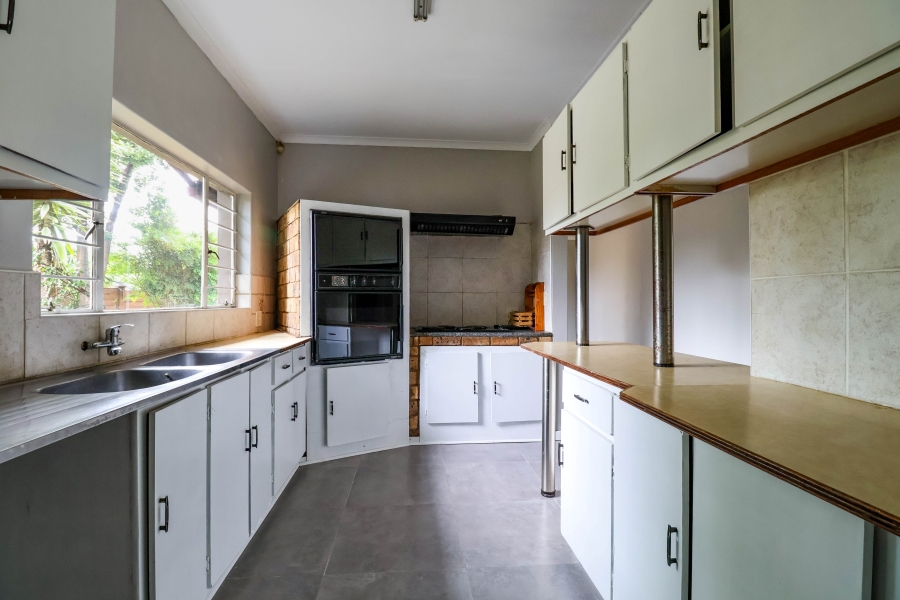 6 Bedroom Property for Sale in The Reeds Gauteng