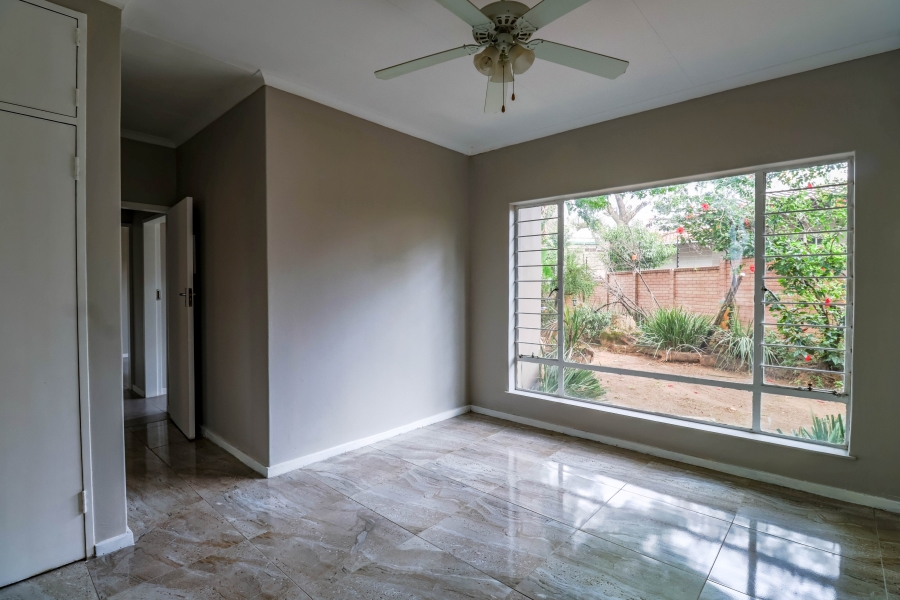 6 Bedroom Property for Sale in The Reeds Gauteng