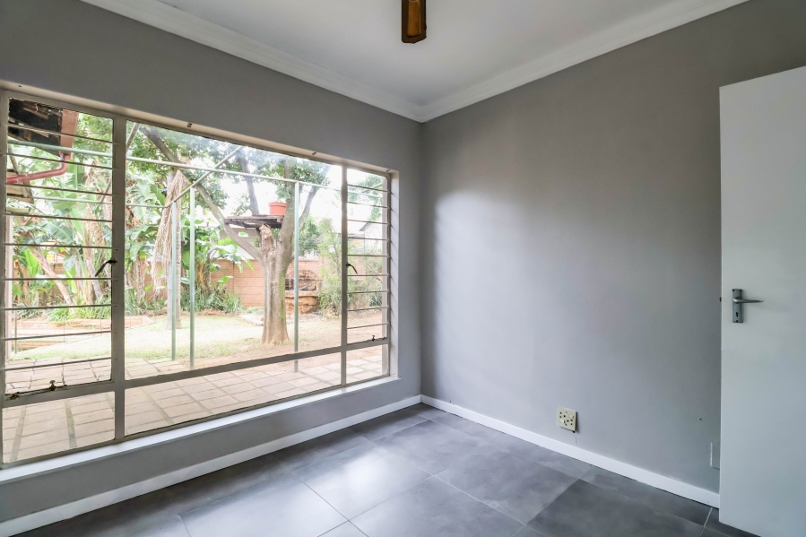 6 Bedroom Property for Sale in The Reeds Gauteng