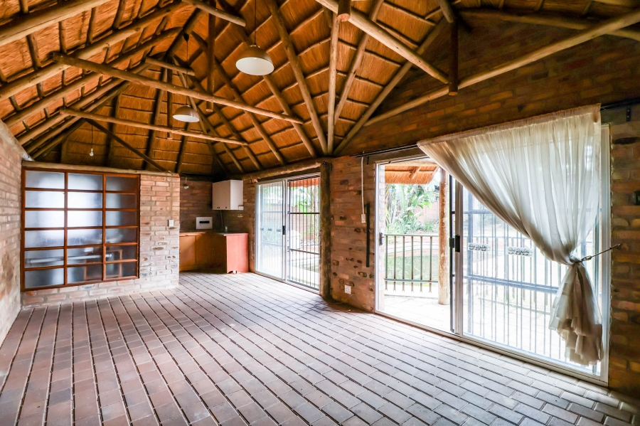 6 Bedroom Property for Sale in The Reeds Gauteng