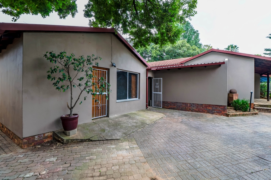 6 Bedroom Property for Sale in The Reeds Gauteng