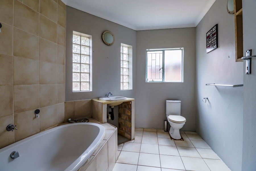 6 Bedroom Property for Sale in The Reeds Gauteng