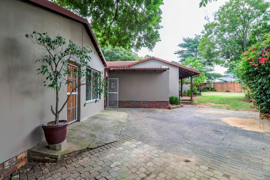 6 Bedroom Property for Sale in The Reeds Gauteng