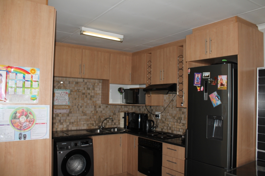 3 Bedroom Property for Sale in Albertsdal Gauteng