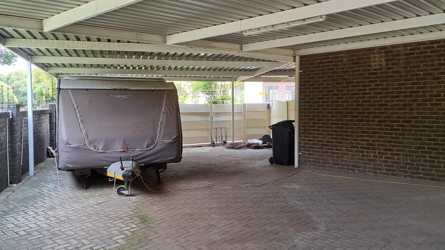 4 Bedroom Property for Sale in Sunward Park Gauteng