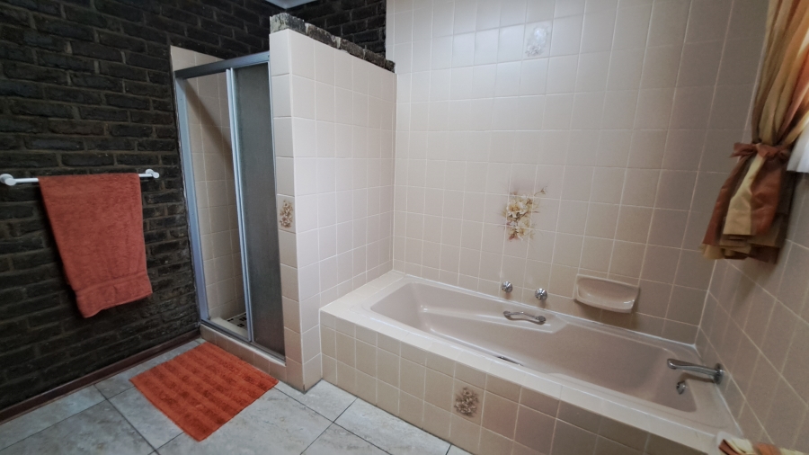 4 Bedroom Property for Sale in Sunward Park Gauteng