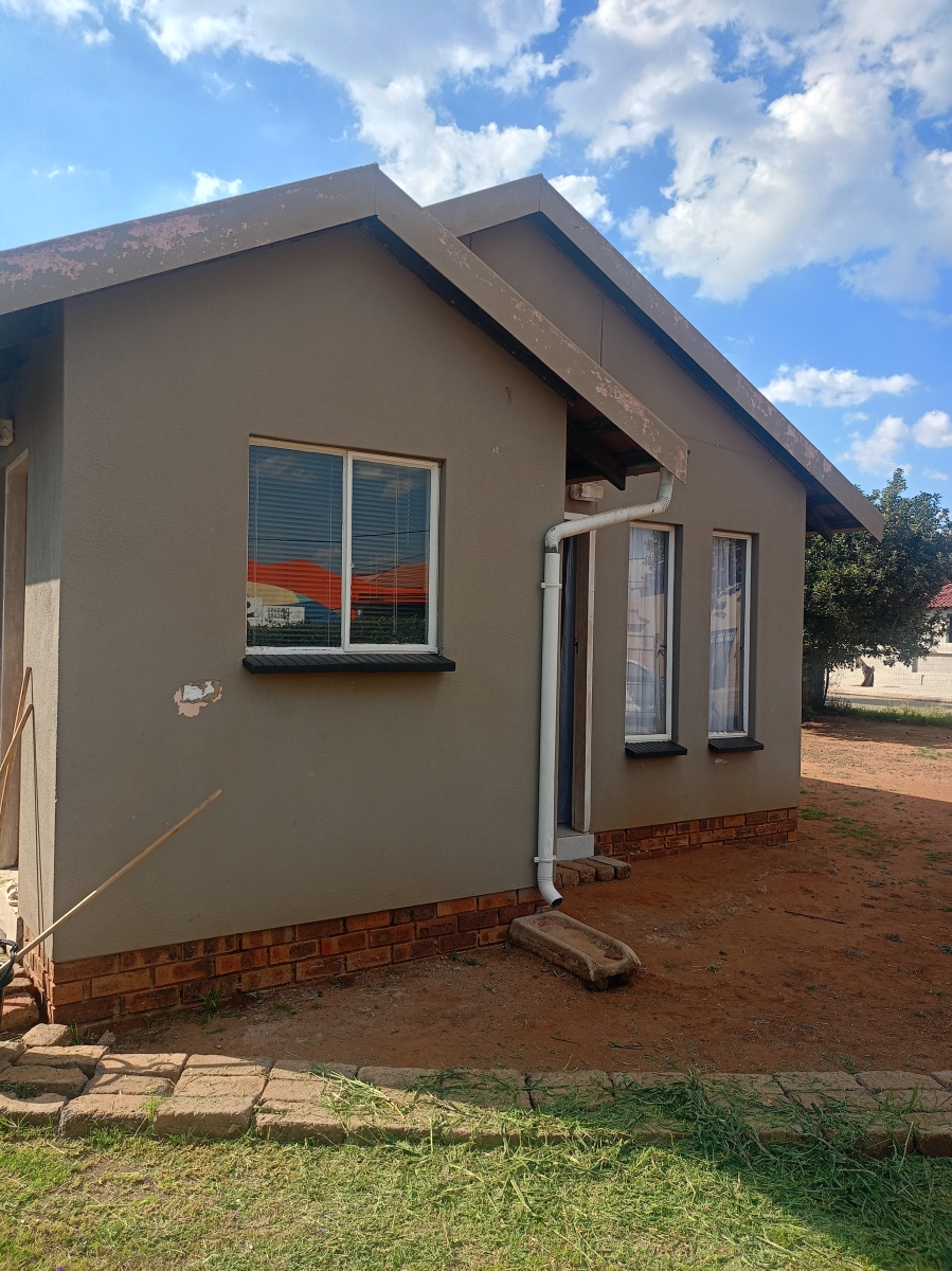 2 Bedroom Property for Sale in Unitas Park Gauteng