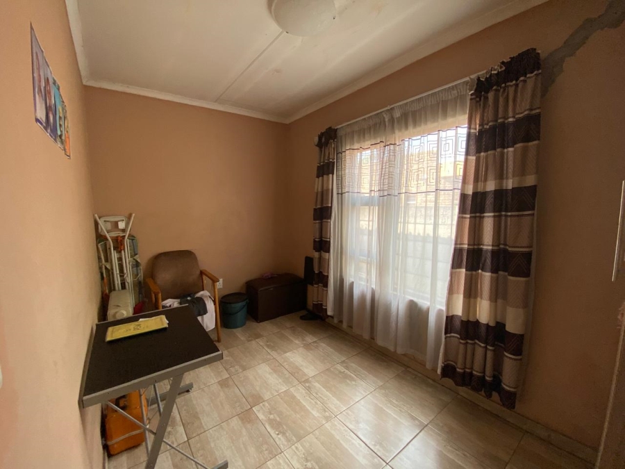 8 Bedroom Property for Sale in Bedworth Park Gauteng