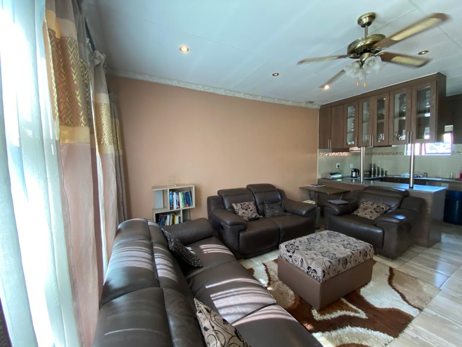 8 Bedroom Property for Sale in Bedworth Park Gauteng