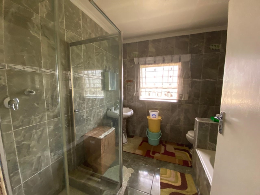 8 Bedroom Property for Sale in Bedworth Park Gauteng