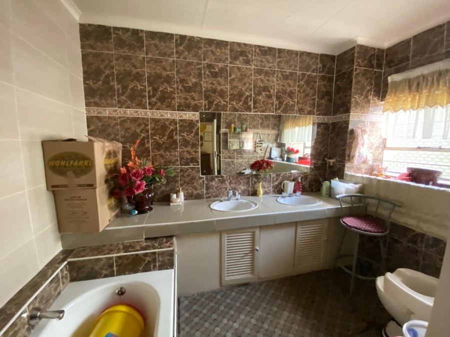 8 Bedroom Property for Sale in Bedworth Park Gauteng