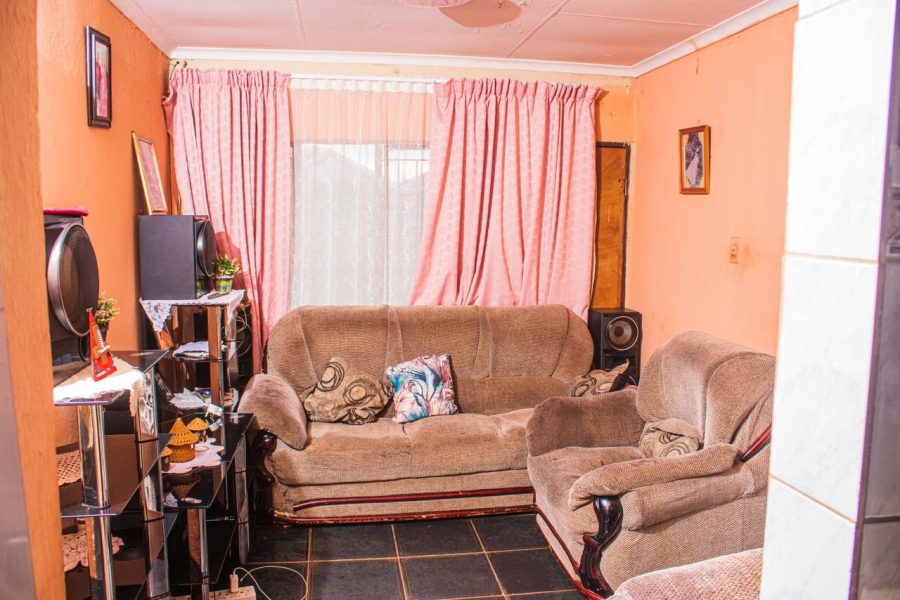 3 Bedroom Property for Sale in Lakeside Gauteng