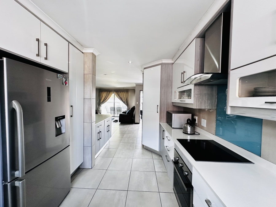 3 Bedroom Property for Sale in Helderwyk Gauteng