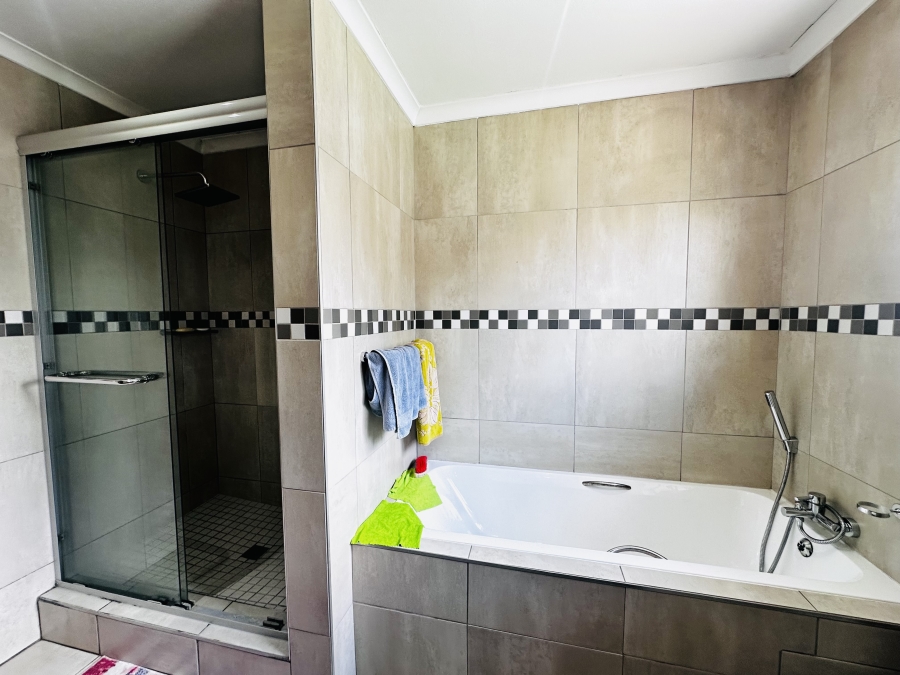 3 Bedroom Property for Sale in Helderwyk Gauteng