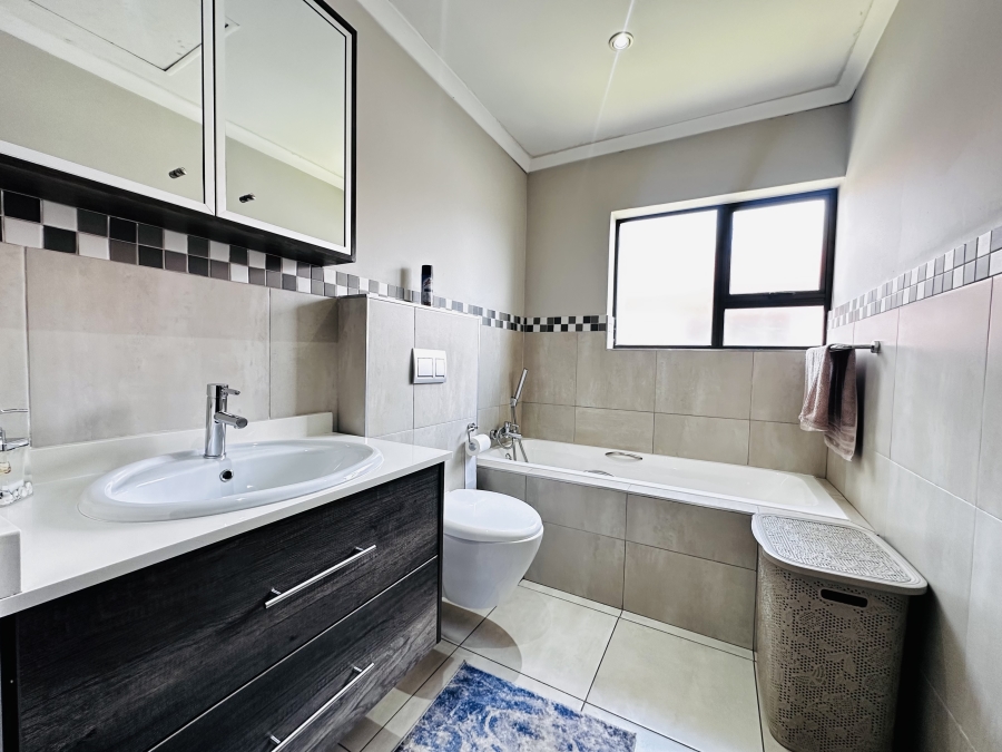 3 Bedroom Property for Sale in Helderwyk Gauteng