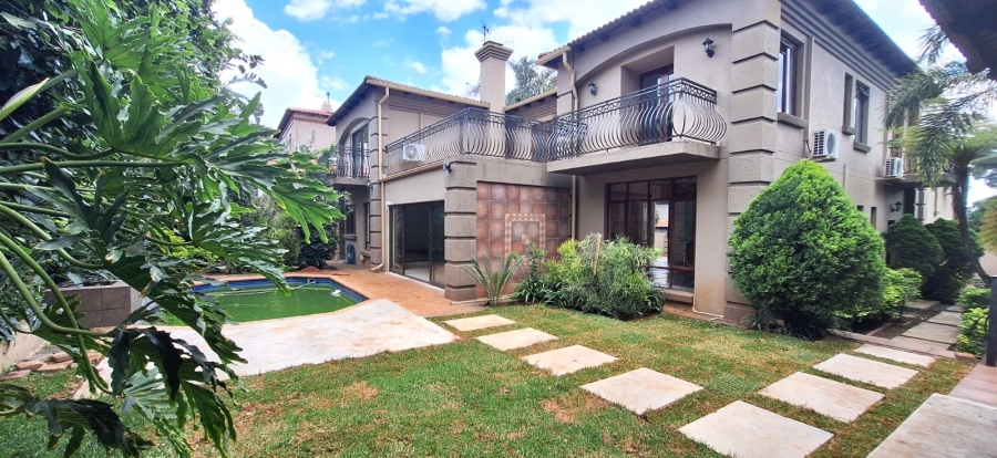 5 Bedroom Property for Sale in Faerie Glen Gauteng