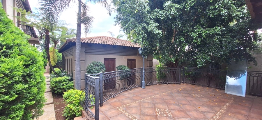 5 Bedroom Property for Sale in Faerie Glen Gauteng