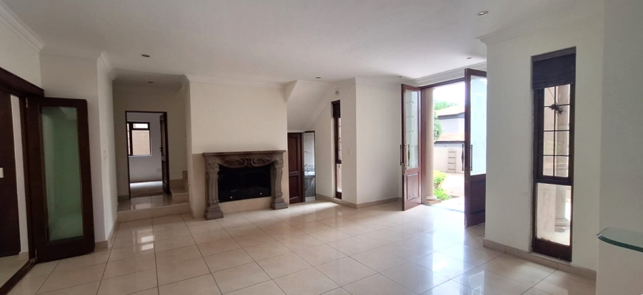 5 Bedroom Property for Sale in Faerie Glen Gauteng