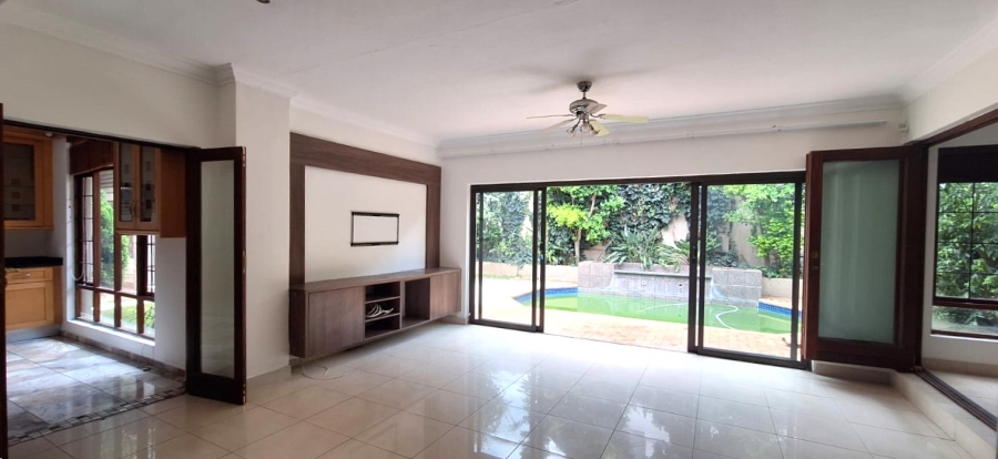 5 Bedroom Property for Sale in Faerie Glen Gauteng