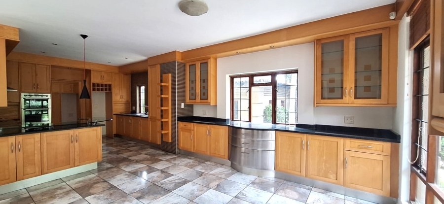 5 Bedroom Property for Sale in Faerie Glen Gauteng