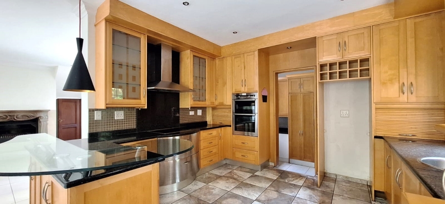 5 Bedroom Property for Sale in Faerie Glen Gauteng