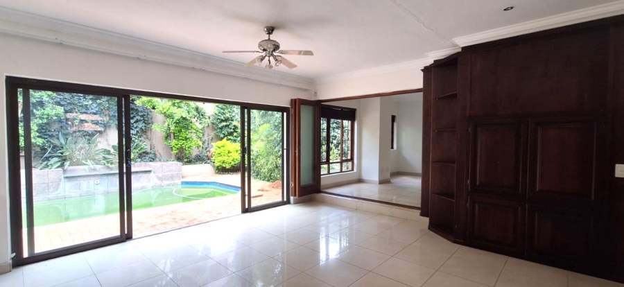 5 Bedroom Property for Sale in Faerie Glen Gauteng