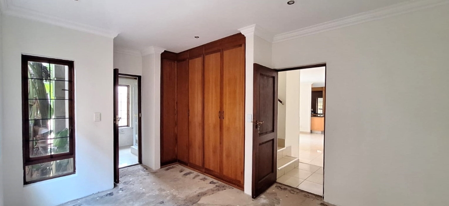 5 Bedroom Property for Sale in Faerie Glen Gauteng