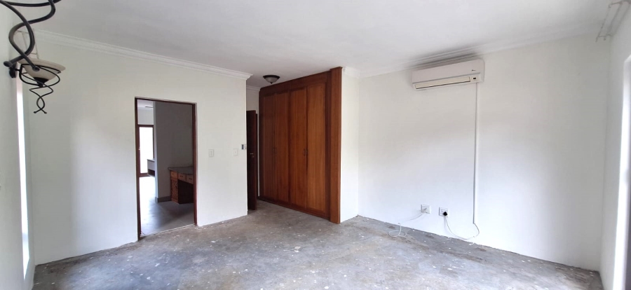 5 Bedroom Property for Sale in Faerie Glen Gauteng