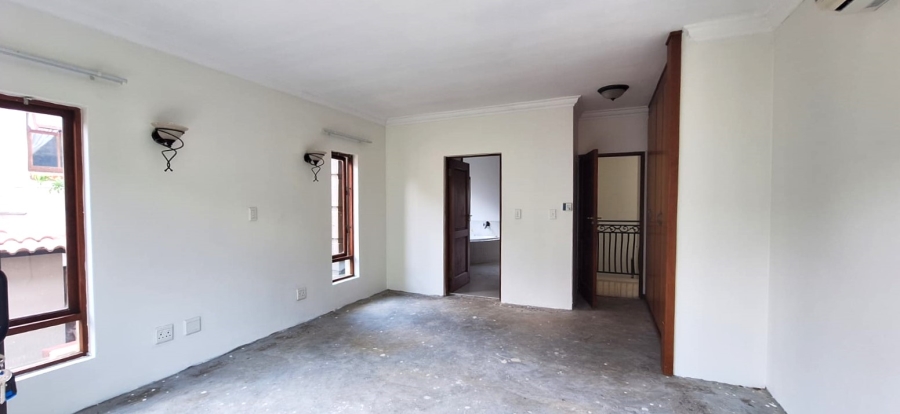 5 Bedroom Property for Sale in Faerie Glen Gauteng