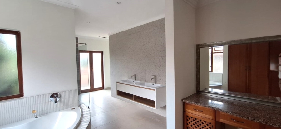 5 Bedroom Property for Sale in Faerie Glen Gauteng