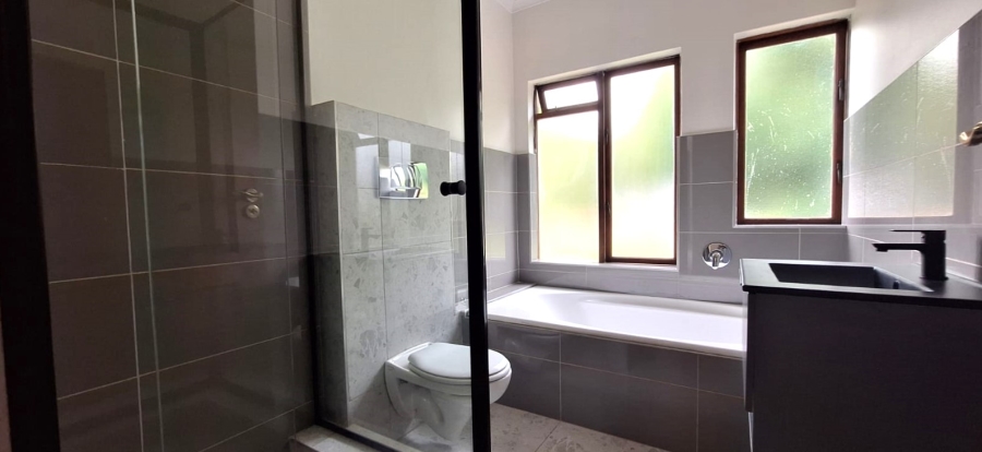 5 Bedroom Property for Sale in Faerie Glen Gauteng