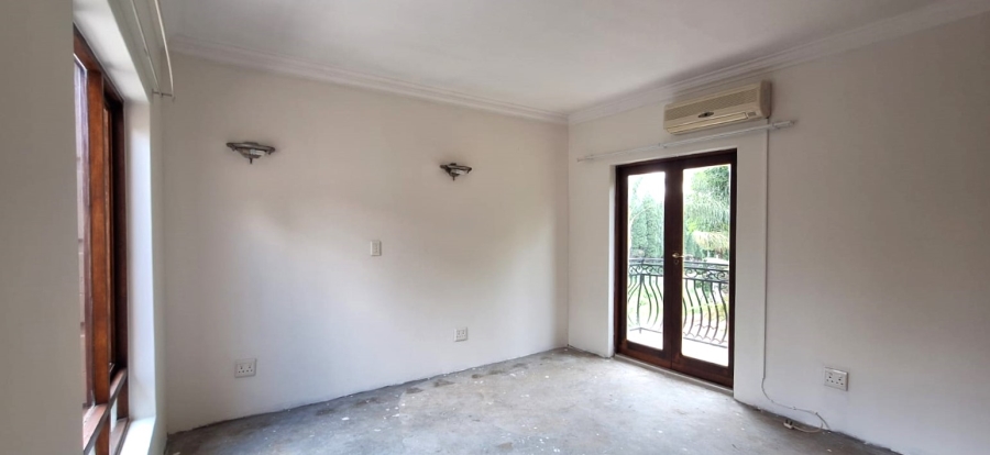 5 Bedroom Property for Sale in Faerie Glen Gauteng